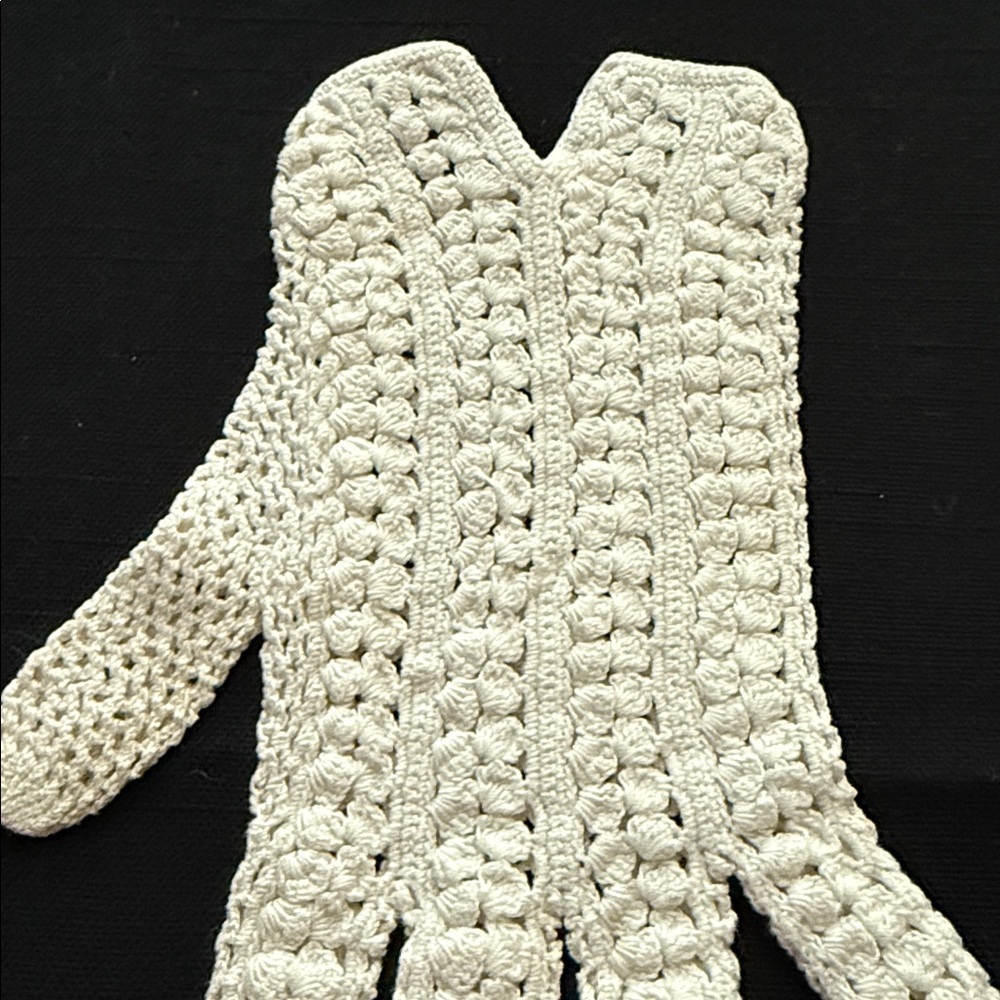 Vintage White Cotton Crocheted Gloves - Picture 4 of 7
